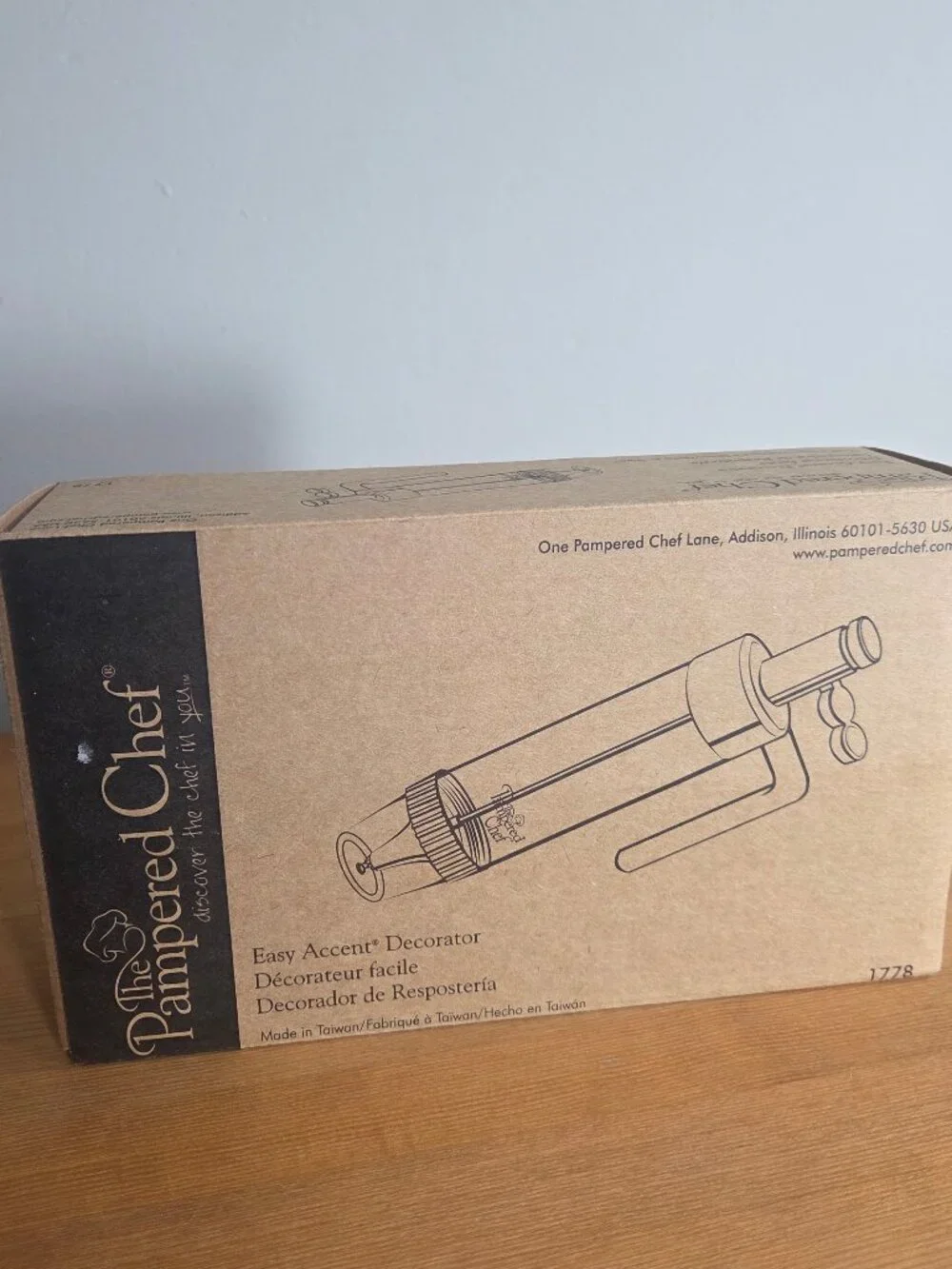 Pampered Chef Easy Accent Decorator, 1778 6 Tips, Decorator, Cap, Instructions
